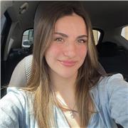 Profesora de piano apta para todas las edades y niveles elementales y profesionales